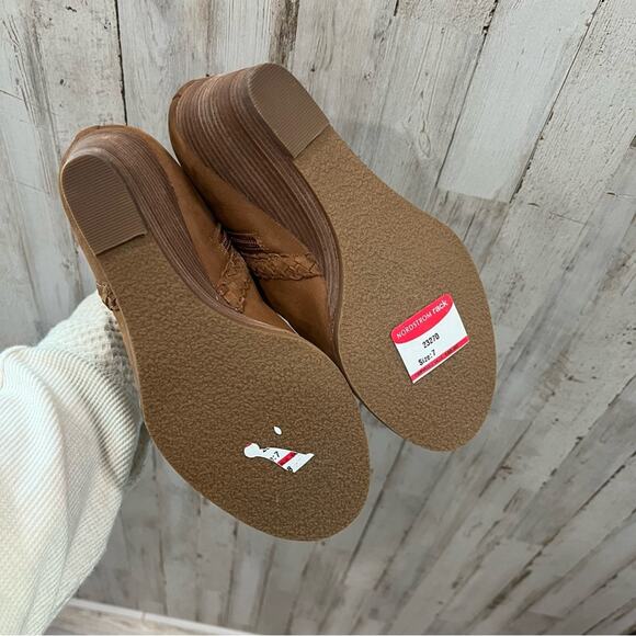 NWOT Caslon Brown Wedge Heel Ankle Boots Leather Size 6.5 Medium - Picture 4 of 7